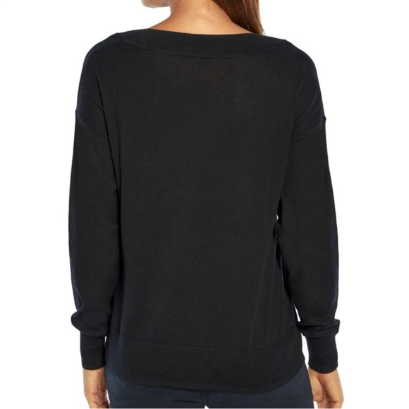 Gap Relaxed Fit Lightweight V-Neck Sweater - Picture 3 of 5